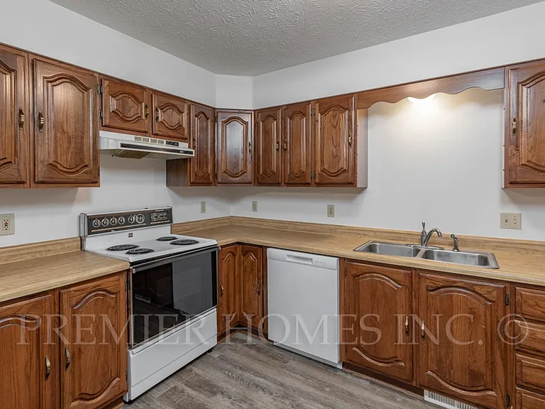 151-163 E Jones St — Photo 8