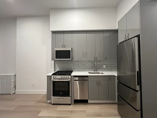 Rented by Charney Real Estate LLC | media 7