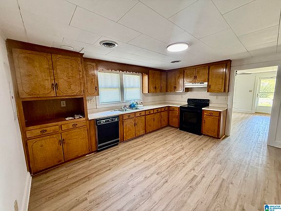 2nd image of 209 2nd Ave