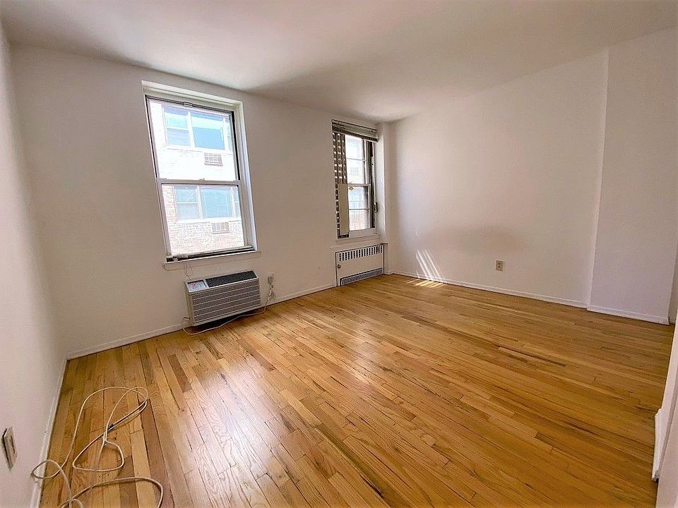 2nd image of 319 E 53rd St #5D1