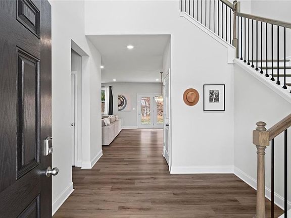 4th image of 3479 Jasmine Way SW