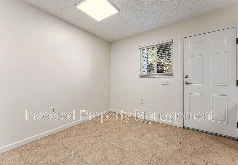 588 S Eaton St — Photo 4