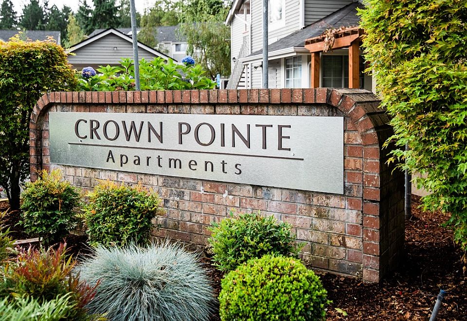 Lakewood Apartments - Crown Pointe Apartments - Sign