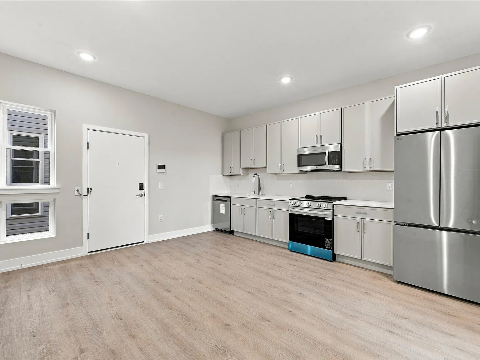 1 bed, $1,300 — Photo 2