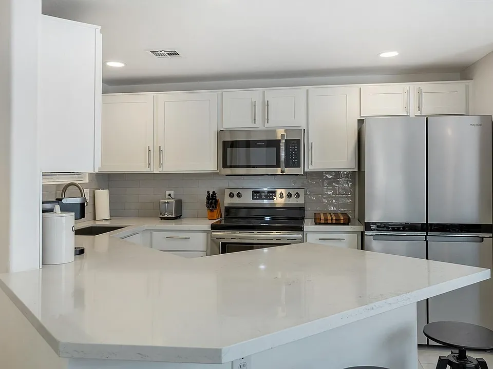 5249 E Shea Blvd #115