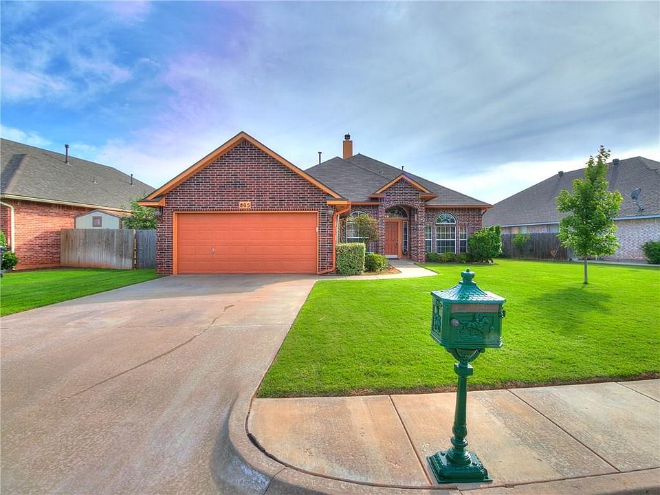 1st image of 805 Oak Creek Dr
