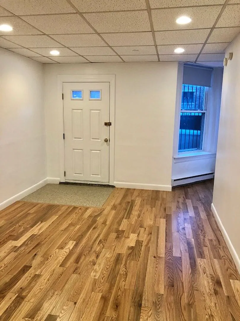 Avl NOW No Fee!- Sunny, cozy studio near BU, Kenmore, Longwood! — Photo 2