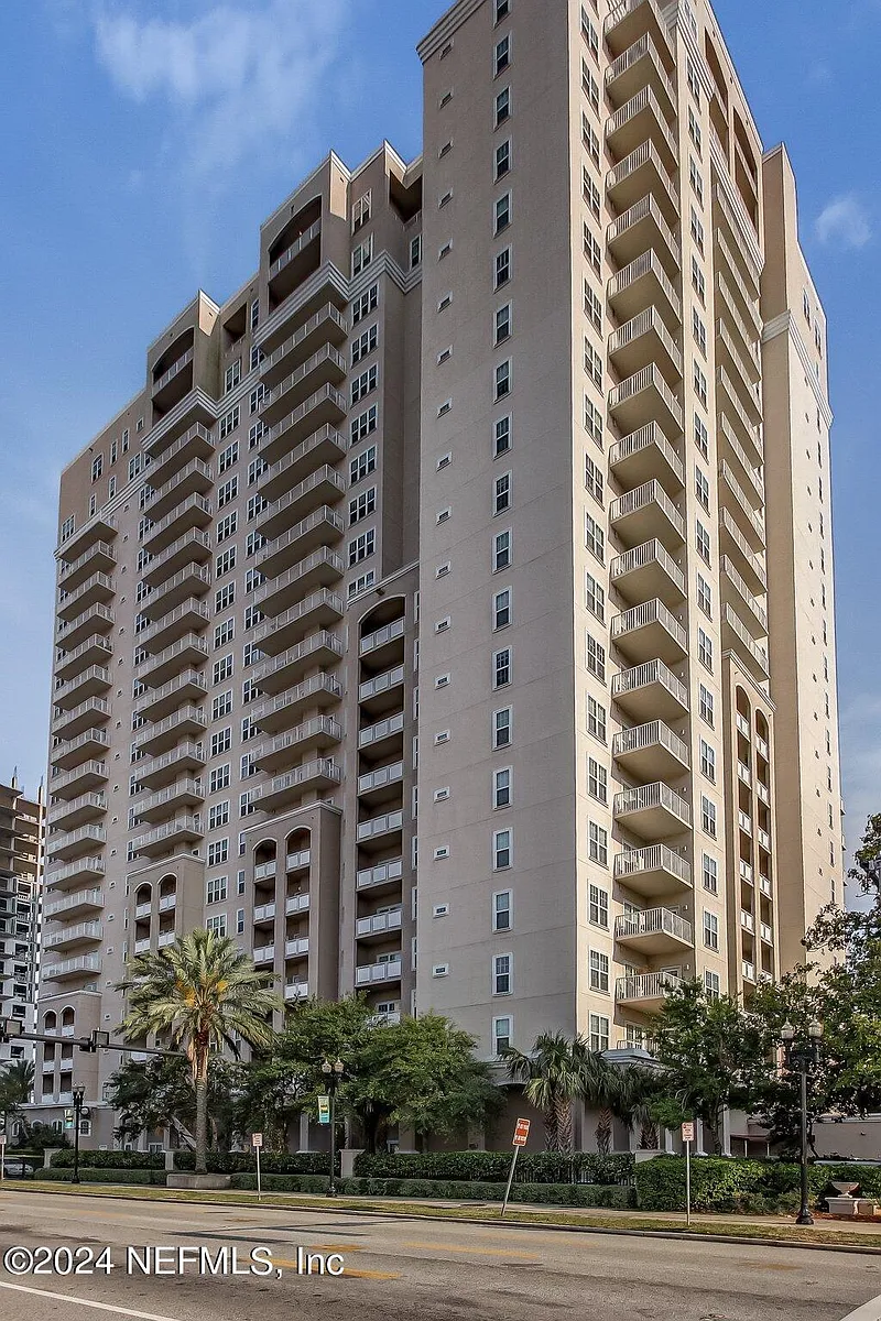 Building Photo - 400 Bay St E #408