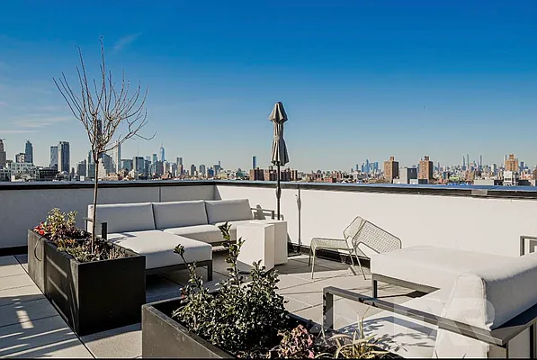 Rented by EXR | media 16