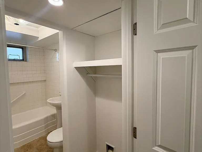 4203 & 4205 Evanston Ave N — Photo 16