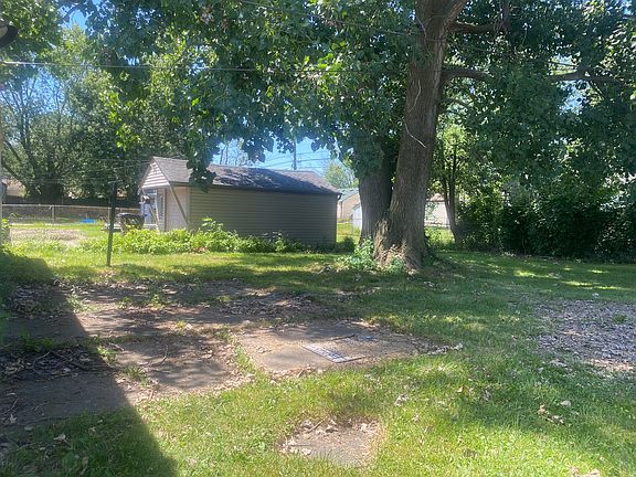 4th image of 27151 Grandmont St