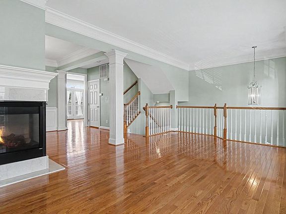 5th image of 28 Brower Ln