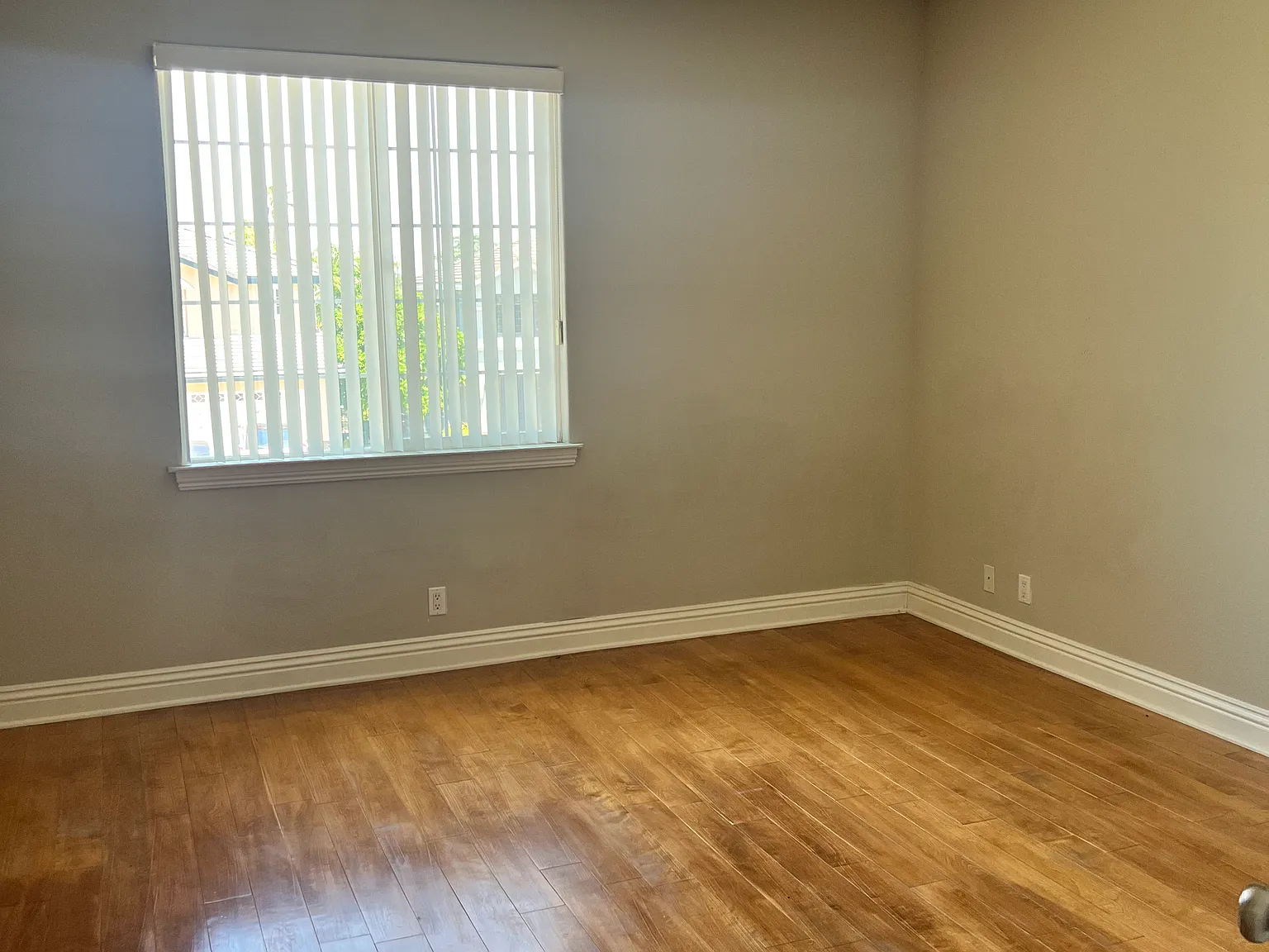 5 bed, 2891 sqft, $4,600 — Photo 4