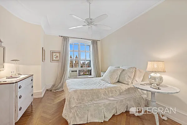 Sold by (Legacy) Elegran | media 4