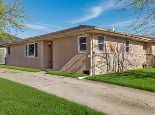 2466 Red Oak Trl, Crest Hill, IL 60403