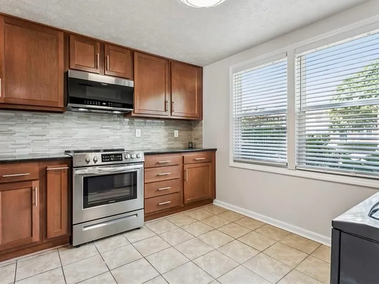 1315 Peabody Dr — Photo 4