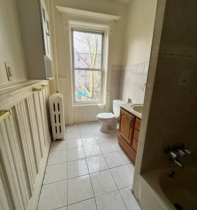 1st image of 571 Maple Avenue Ext