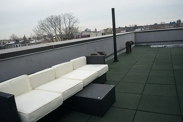 Rented by Manhattan Management LLC | media 80