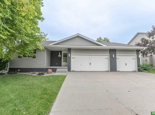 15818 Timberlane Dr, Omaha, NE 68136