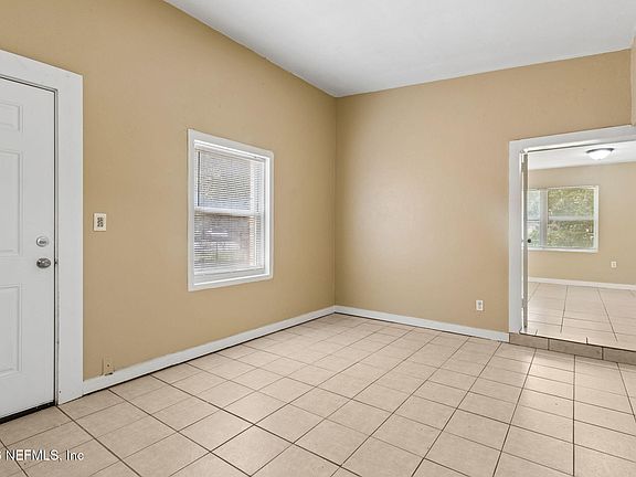 5th image of 5811 HOLLYHOCK Road