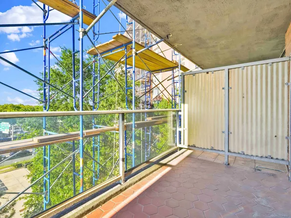 61-20 Grand Central Parkway image 19 of 24