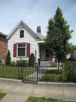 2nd image of 913 E Elm St