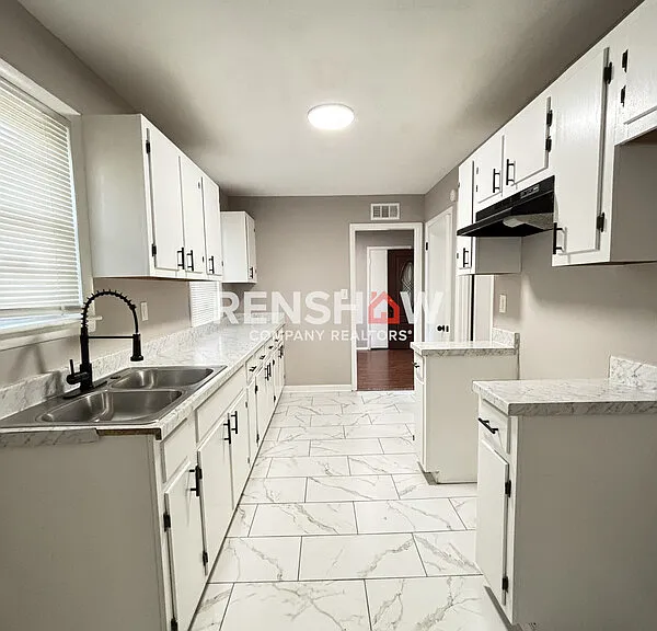 2310 Theda Ave — Photo 8