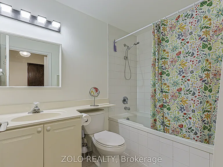 555 Yonge St #804 — Photo 18
