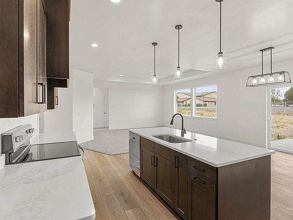 2nd image of 1923 Gingko St