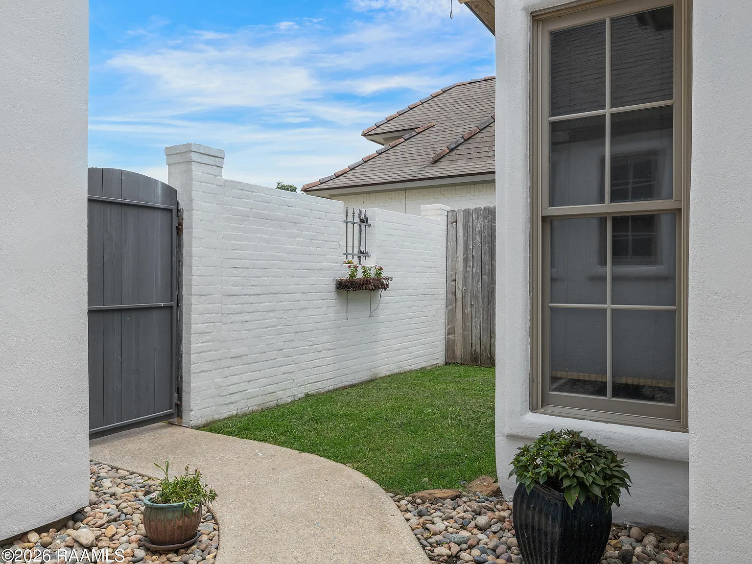 3 bed, 2.5 bath, 2226 sqft, $2,500 — Photo 2