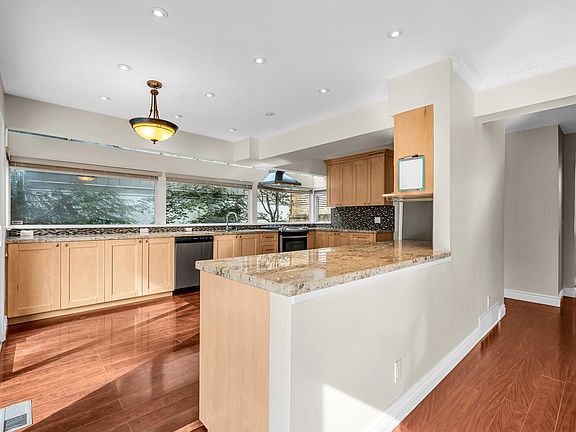 4th image of 84 Laurie Cres