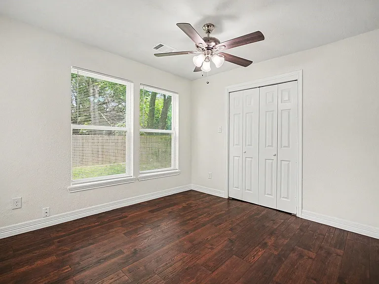 702 E Republic Ave — Photo 12