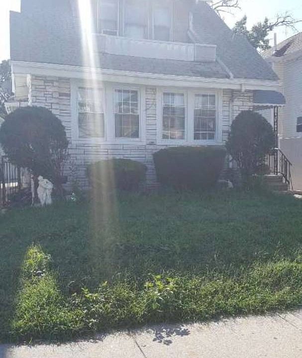 2nd image of 10944 118th St