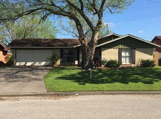 501 Lazy Ln, Port Lavaca, TX 77979