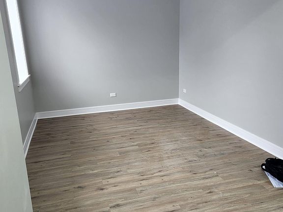 2nd image of 1618 N Sawyer Ave APT 1