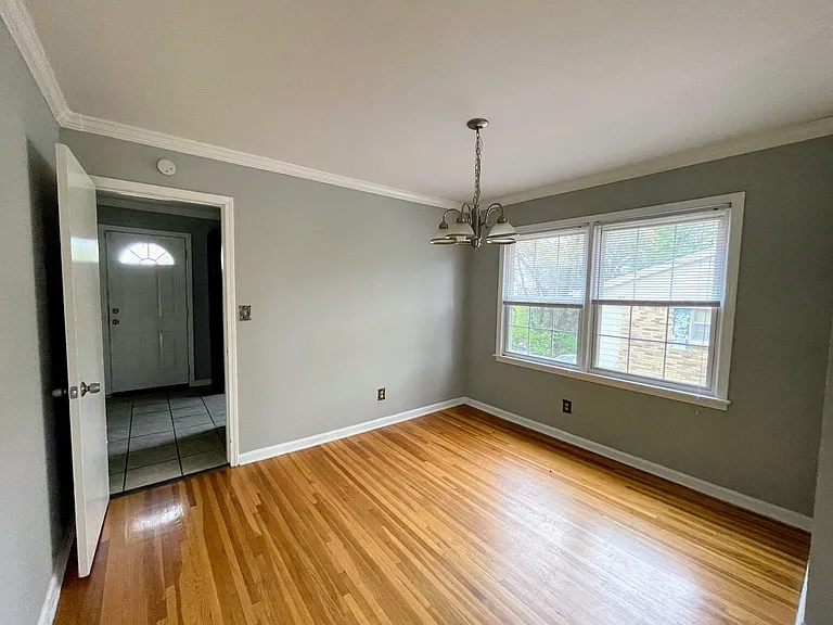 2804 Broadview Dr NW — Photo 8