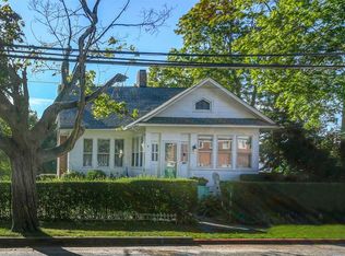 18 Lawrence Ave, Bay Shore, NY 11706