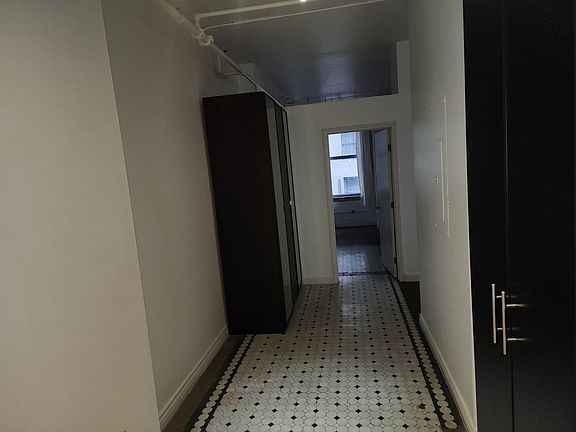 4th image of 215 W 7th St APT 911