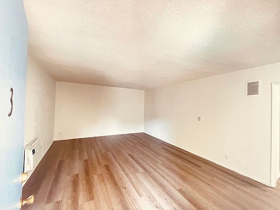 2nd image of 4403 Mammoth Ave #11