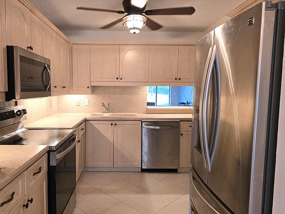 5th image of 10039 Hickorywood Place