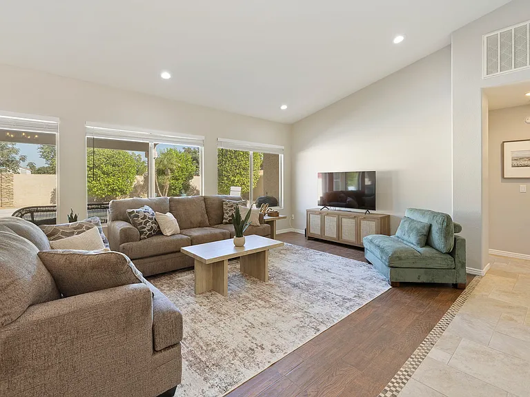 842 W Cooley Dr — Photo 9