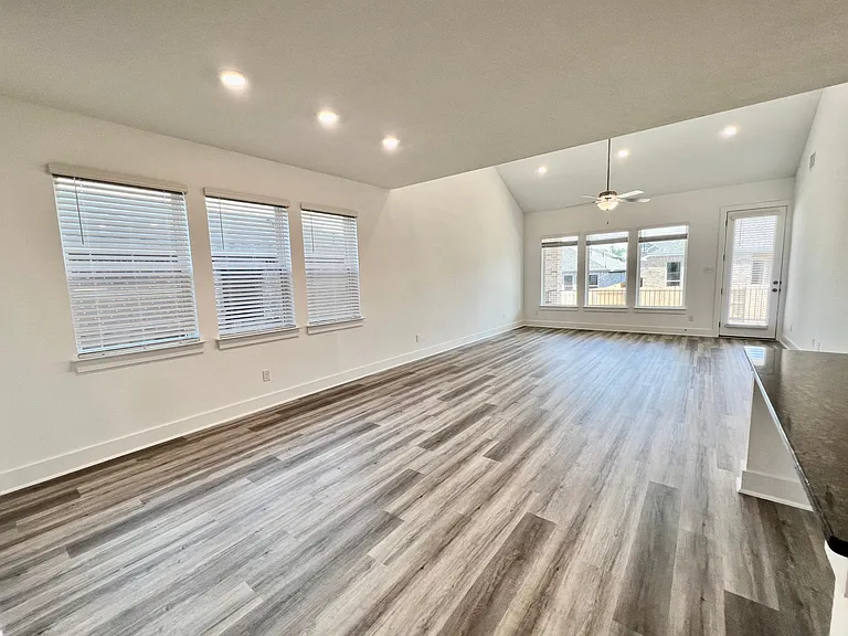 120 Green Knoll Ln — Photo 8