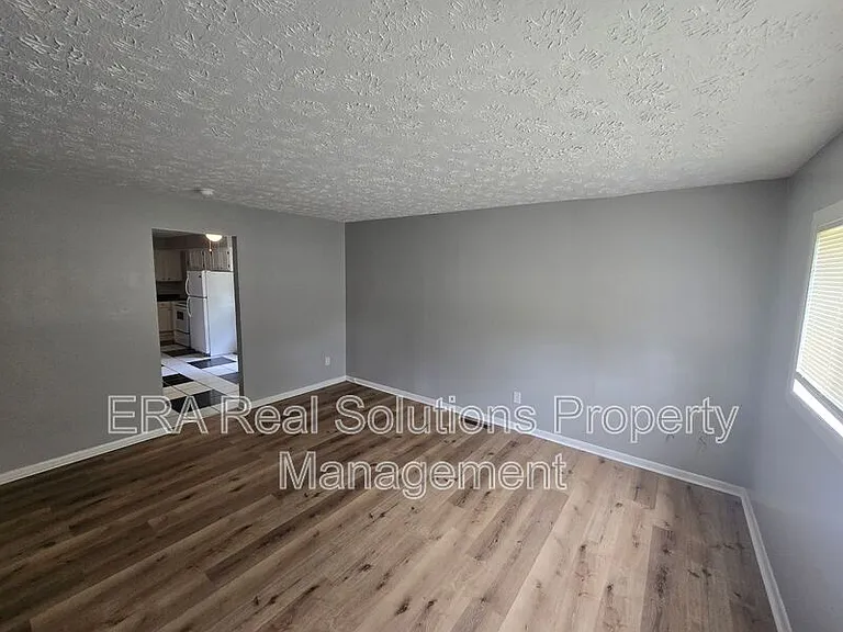 2175 Hanna Dr — Photo 2