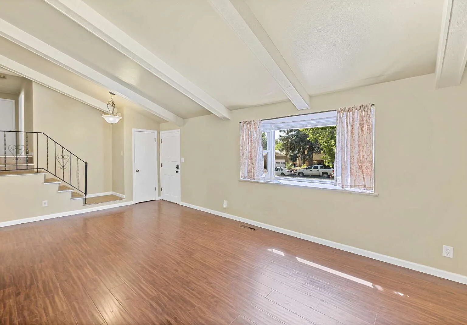 4 bed, 3.0 bath, 2286 sqft, $2,500 — Photo 4