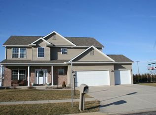 1301 Willow Dr, Washington, IL 61571