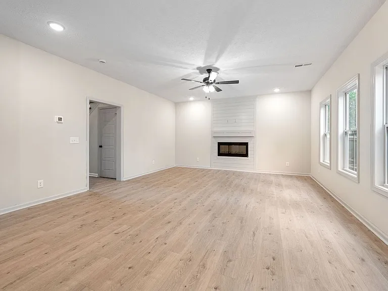 217 Wesson Dr — Photo 7