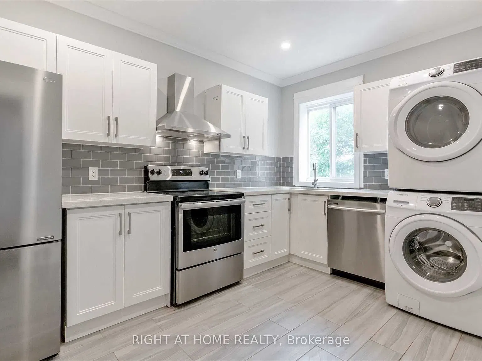 3 bed, $2,930 — Photo 2