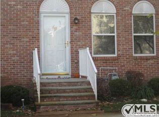 49 Waterview Dr, Lakewood, NJ 08701
