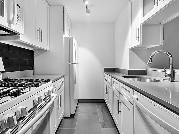 2nd image of 400 E 71st St APT 2P