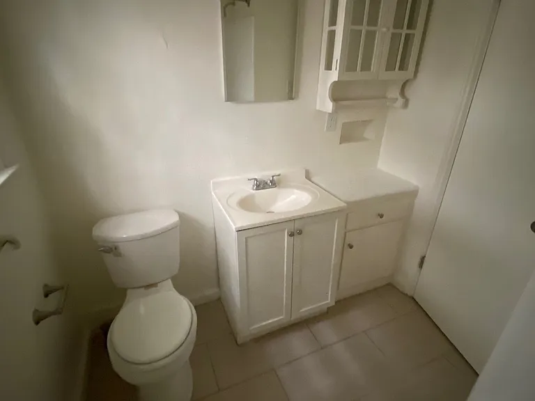346 N Palm Dr #4 — Photo 6